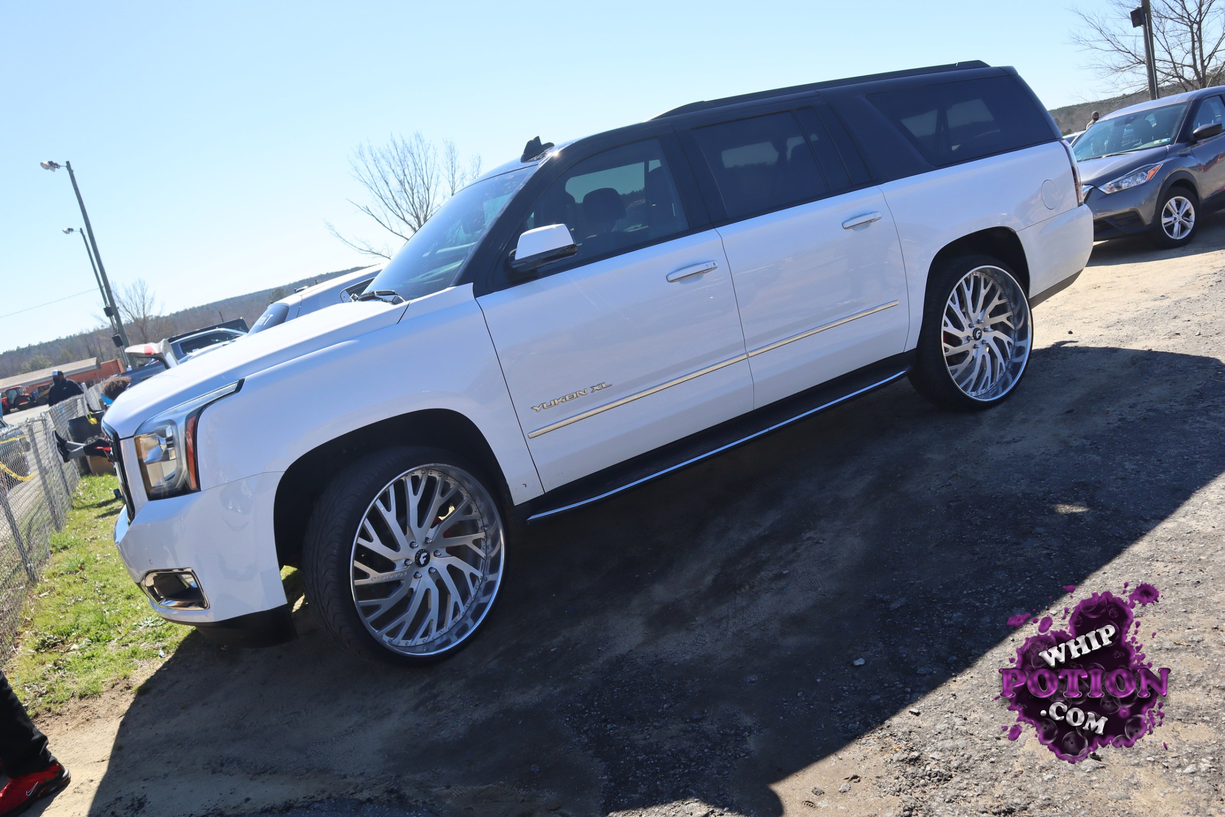 This GMC Yukon XL has a clean two-tone look with the black roof and upper body breaking up the white paint nicely. The big multi-spoke chrome wheels fill the arches well, and the lowered stance gives it a tailored, show-ready feel without going overboard. It’s a crisp full-size SUV build with just the right amount of flash.
