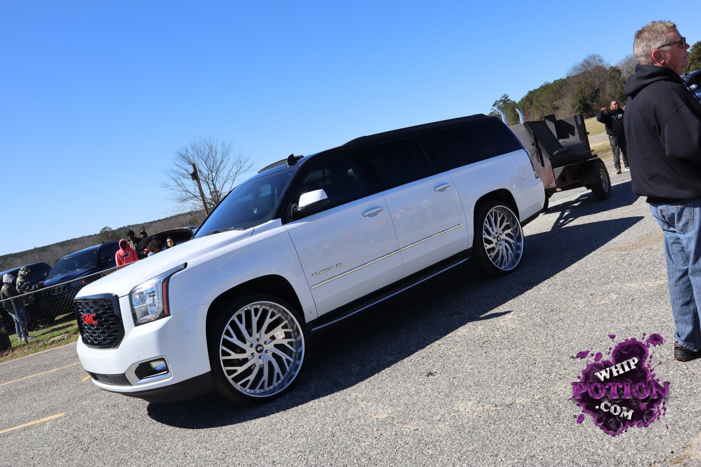 This GMC Yukon XL has a clean two-tone look with a black roof and tinted glass, sitting on oversized multi-spoke chrome wheels that fill the wells nicely. The mild stance keeps it classy rather than slammed, and the long-body profile gives it plenty of presence. It’s a sharp family hauler with a custom-show twist.